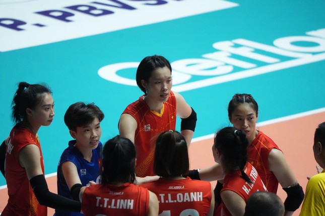 Bóng chuyền nữ Việt Nam vào bán kết giải châu Á với thành tích toàn thắng - Ảnh 1.