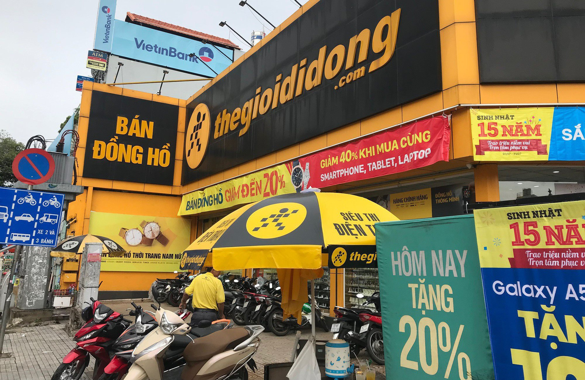 Tổng doanh thu Điện máy xanh và Thế giới di động giảm 27% so với cùng kỳ, riêng một mặt hàng tăng trưởng 100% - Ảnh 1.