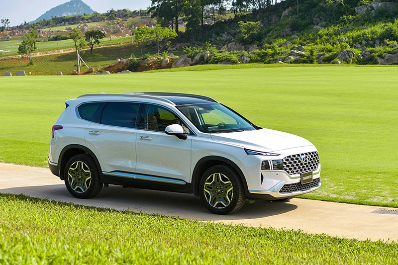 Hyundai Santa Fe hybrid tiếp tục lộ diện ở Việt Nam, sales báo xe đã lắp ráp xong và sắp ra mắt - Ảnh 4.