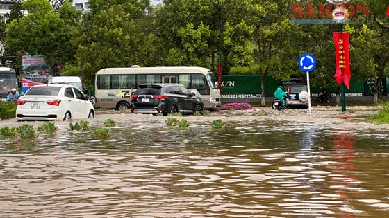 Đà Lạt: Nhiều khu vực bị ngập sau trận mưa lớn - Ảnh 8.