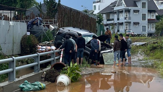 Đà Lạt: Nhiều khu vực bị ngập sau trận mưa lớn - Ảnh 6.