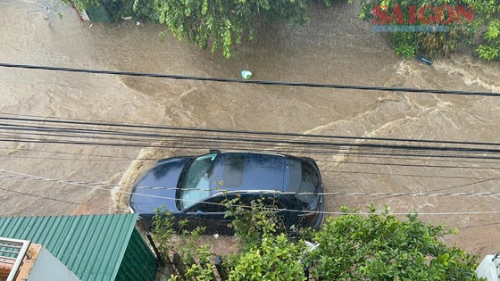 Đà Lạt: Nhiều khu vực bị ngập sau trận mưa lớn - Ảnh 5.