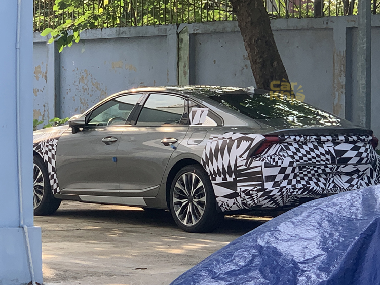 Kia K8 lần đầu lộ diện tại Việt Nam: Trên hạng Camry, nội thất sang chảnh không thua xe sang - Ảnh 3.