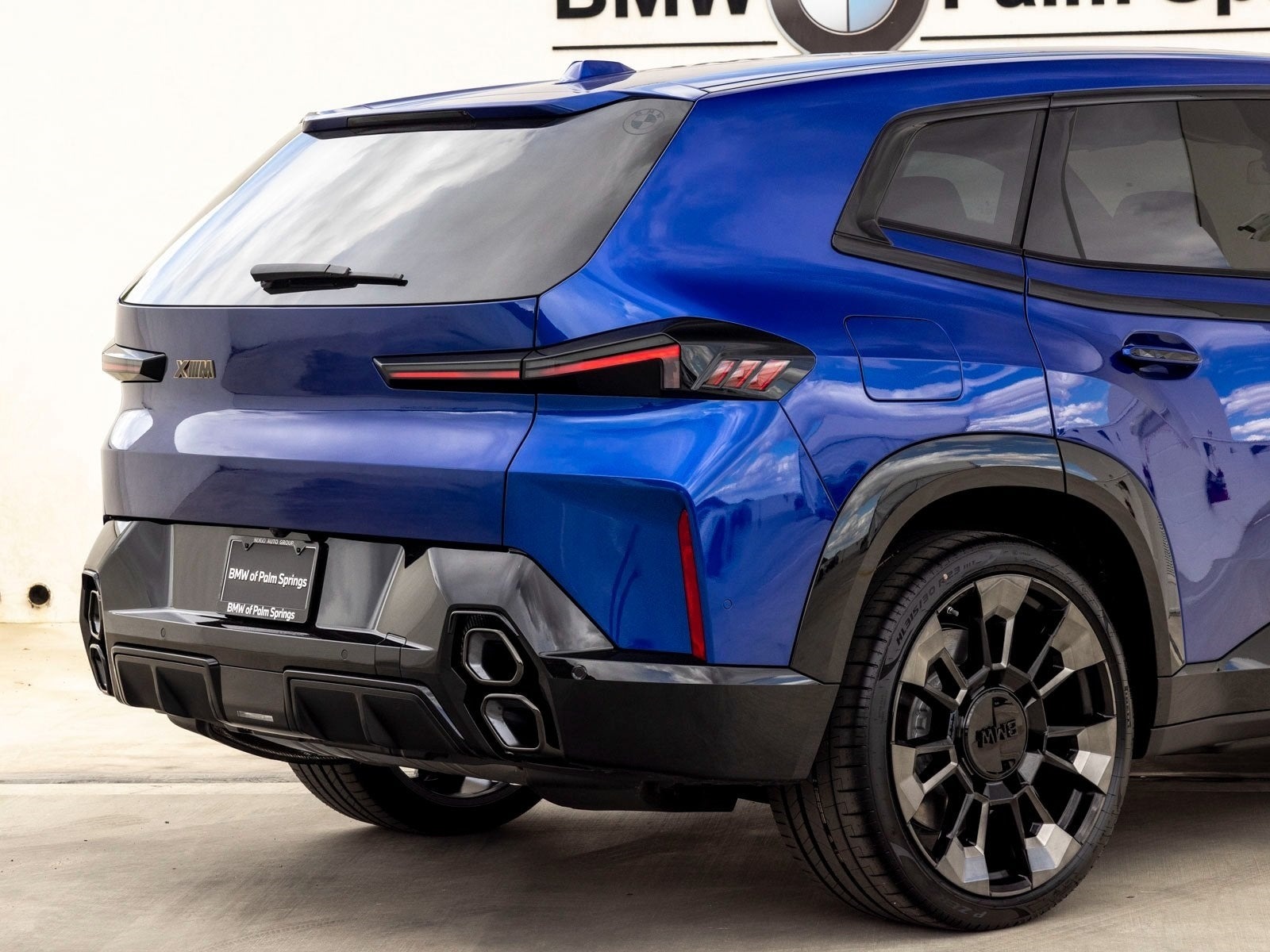 BMW XM giá dự kiến 12 tỷ đồng tại Việt Nam, gần bằng siêu SUV Lamborghini Urus - Ảnh 9.