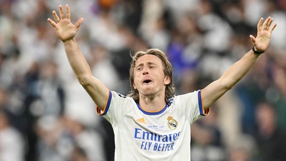 Modric từ chối đề nghị “lớn nhất từ trước đến nay” để ở lại Real Madrid - Ảnh 1.
