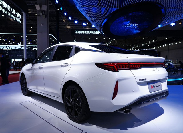 Mẫu sedan có thiết kế ‘sang, xịn’ giá 213 triệu đồng, quá rẻ so với Honda City, Hyundai Accent - Ảnh 3.