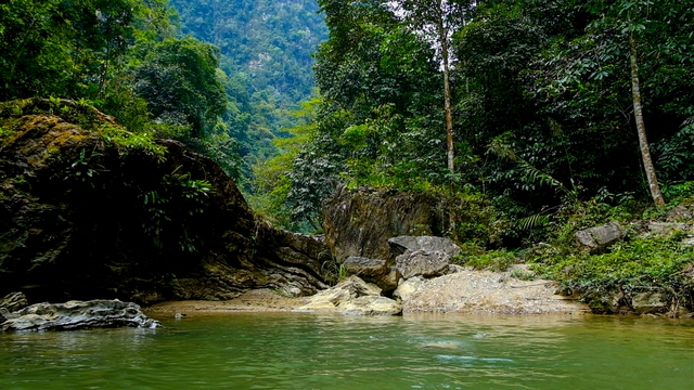 Suối Nùng Chang, nơi khám phá không dành cho những người thiếu kinh nghiệm - Ảnh 2.