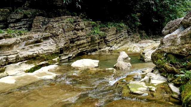 Suối Nùng Chang, nơi khám phá không dành cho những người thiếu kinh nghiệm - Ảnh 1.