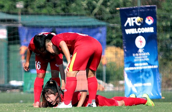 Từ giọt nước mắt đến siêu phẩm tại châu Âu, tuyển nữ Việt Nam có một ngôi sao may mắn trước thềm World Cup - Ảnh 2.