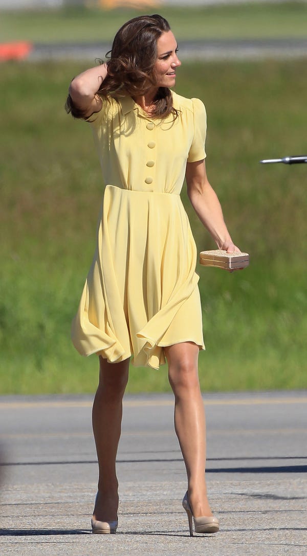 15 lần mặc đẹp của Vương phi Kate bật mí nhà thiết kế yêu thích của cô - Ảnh 2.
