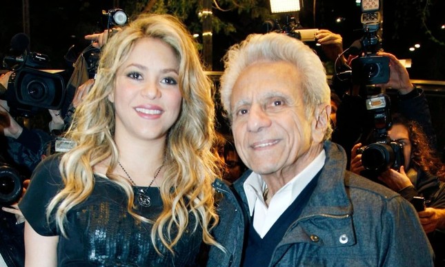 Shakira: Pique ngoại tình lúc cha tôi bệnh nặng - Ảnh 1.