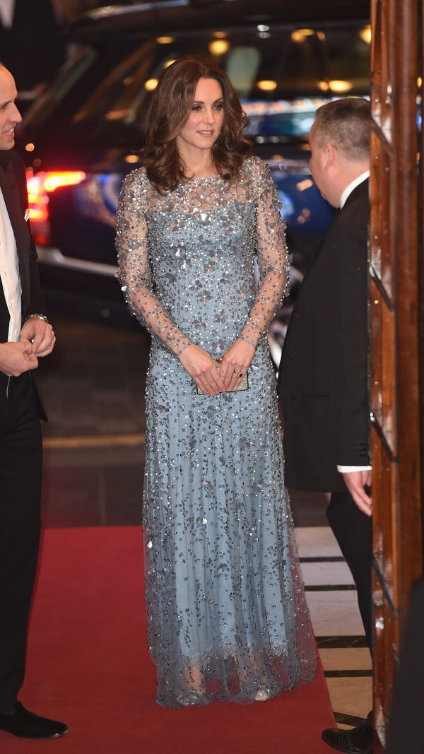15 lần mặc đẹp của Vương phi Kate bật mí nhà thiết kế yêu thích của cô - Ảnh 8.