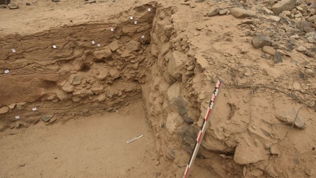 Giải mã mới về bức tường 1.000 năm tuổi ở Peru - Ảnh 1.