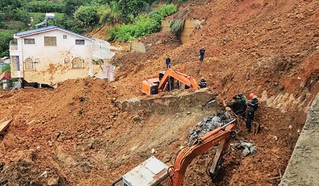 Vụ sạt lở đất kinh hoàng ở Đà Lạt: Tìm thấy thi thể 2 người mất tích - Ảnh 5.