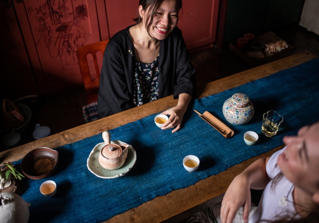 1 tuần ở Việt Nam của khách nước ngoài: Hiệu lệnh đặc biệt để qua đường và món latte gà - Ảnh 2.