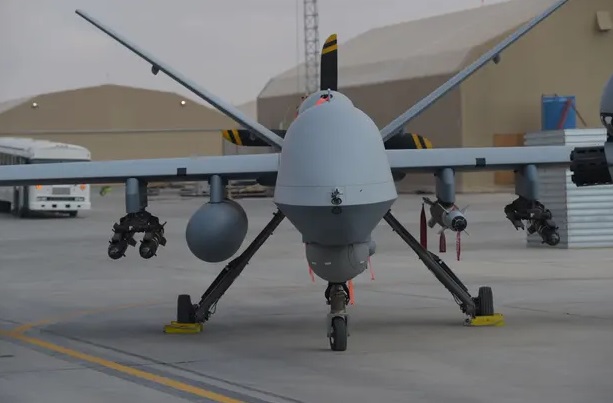 Không quân Mỹ lên tiếng về thông tin máy bay AI tiêu diệt người điều khiển - Ảnh 1.
