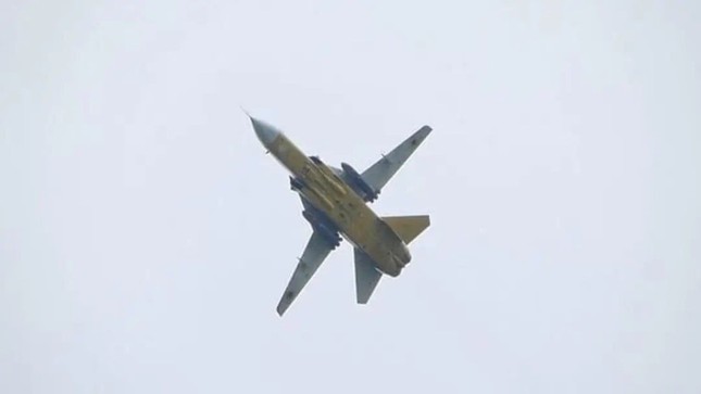 Phát hiện Su-24 Ukraine mang theo tên lửa hành trình Storm Shadow  - Ảnh 1.