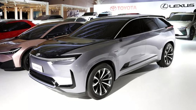 Toyota sắp có SUV điện 3 hàng ghế hoàn toàn mới, có thể cạnh tranh VinFast VF 9 - Ảnh 1.