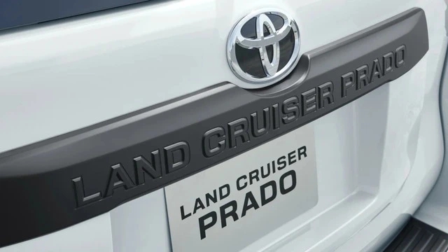Toyota Land Cruiser Prado đời mới đổi lịch ra mắt, hé lộ nhiều thông tin hot từ trong ra ngoài - Ảnh 1.