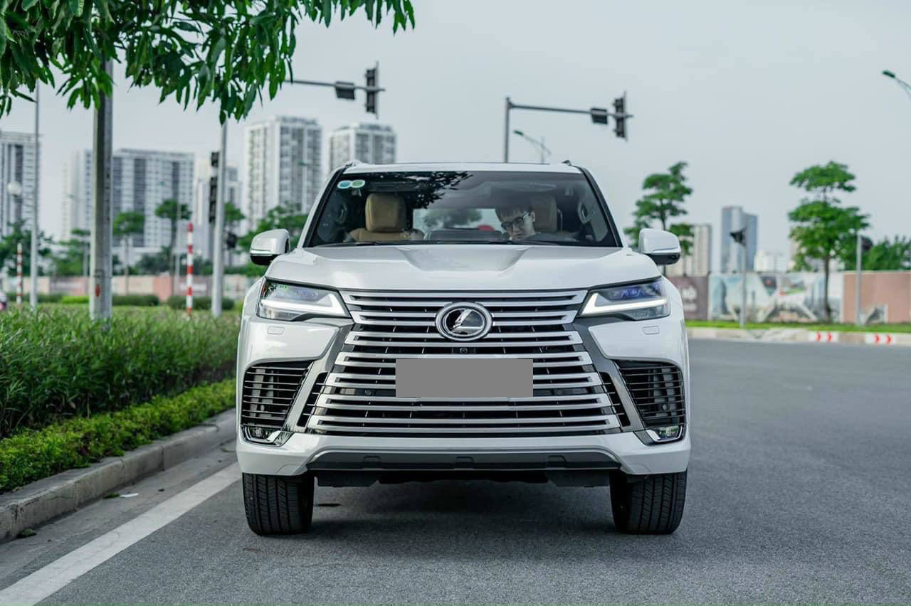 Lexus LX 600 đi chán bán lại vẫn đắt hơn xe mới 2,3 tỷ đồng - Ảnh 2.