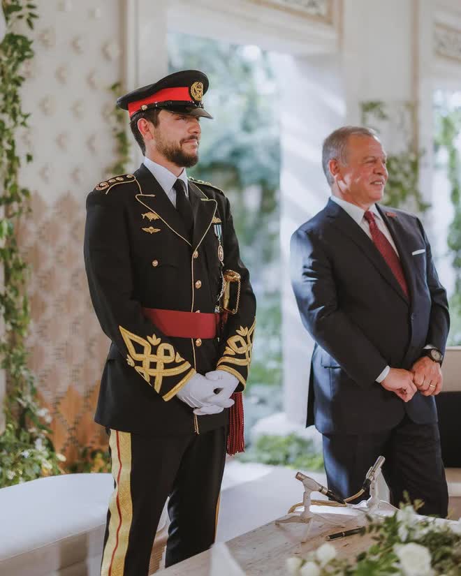 Cận cảnh đám cưới của Thái tử Jordan: Cặp đôi hoàng gia gây ấn tượng trong khung cảnh hôn lễ giản dị - Ảnh 7.