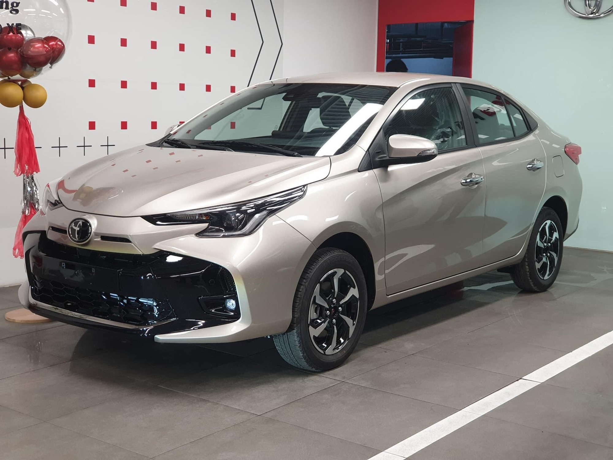 Vừa ra mắt, Toyota Vios 2023 đã giảm giá vài chục triệu, nỗ lực cải thiện doanh số trước Accent và City - Ảnh 1.