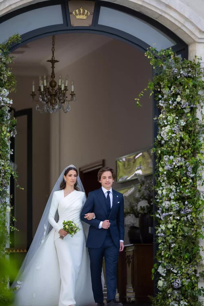 Cận cảnh đám cưới của Thái tử Jordan: Cặp đôi hoàng gia gây ấn tượng trong khung cảnh hôn lễ giản dị - Ảnh 5.