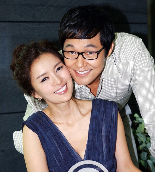 “Ông hoàng Hallyu” Bae Yong Joon tới dự hôn lễ tài tử Hàn bằng trực thăng, biến đám cưới thành cảnh phim về giới tài phiệt - Ảnh 5.