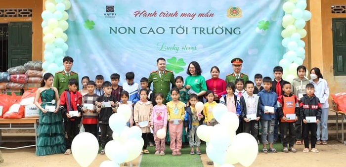 NTK Thảo Nguyễn viết tiếp ước mơ đến trường cho các em nhỏ vùng cao có hoàn cảnh khó khăn - Ảnh 2.