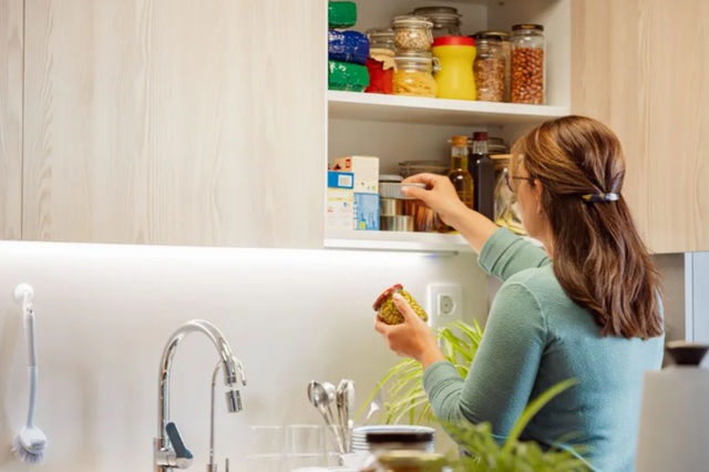 Món đồ trong bếp có thể là ổ chứa vi khuẩn, nguy cơ gây 13 bệnh nếu không làm sạch đúng cách - Ảnh 1.