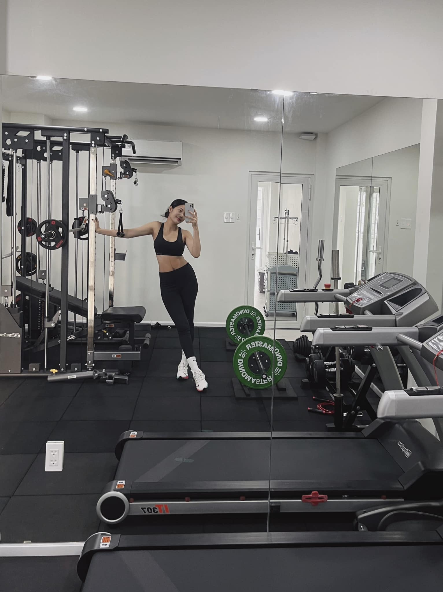 Tình địch của Hương Giang sau 1 năm lấy chồng: Khóc mỗi ngày vì nhìn bụng sau sinh và hành trình giảm 24kg - Ảnh 3. Tình địch của Hương Giang sau 1 năm lấy chồng: Khóc mỗi ngày vì nhìn bụng sau sinh và hành trình giảm 24kg - Ảnh 3.