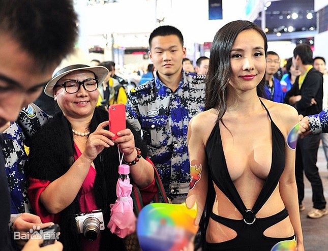 Cuộc sống của Can Lộ Lộ sau khi bị đuổi khỏi giới giải trí
