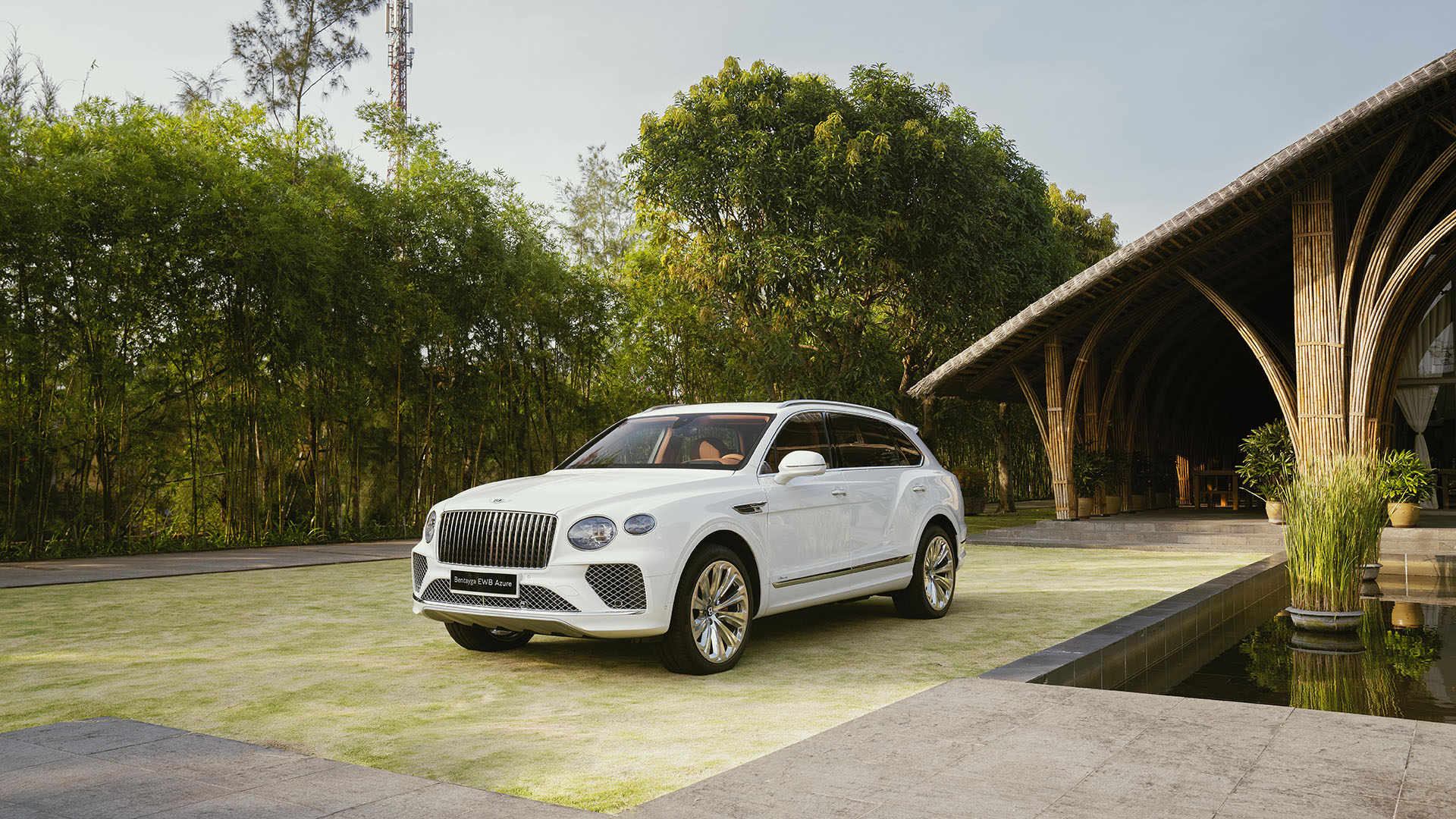 Bentley Bentayga EWB Azure ra mắt Việt Nam - Ảnh 1.