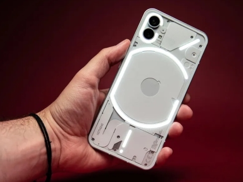 Trên tay mẫu điện thoại đẹp hơn cả iPhone: Mặt lưng trong suốt độc đáo, giá chỉ 10 triệu đồng - Ảnh 3.