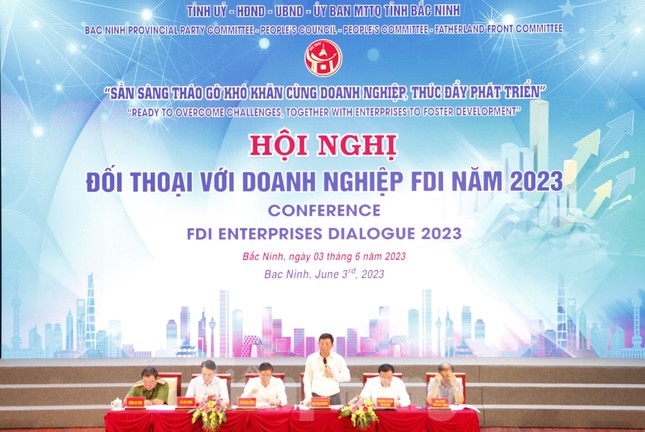  Lãnh đạo Bắc Ninh hứa hẹn gì với 300 doanh nghiệp nước ngoài?  - Ảnh 1.