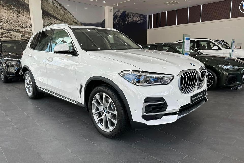 BMW lắp ráp giảm giá mạnh: 3-Series chưa đến 1,3 tỷ, X5 giảm gần 600 triệu - Ảnh 14.