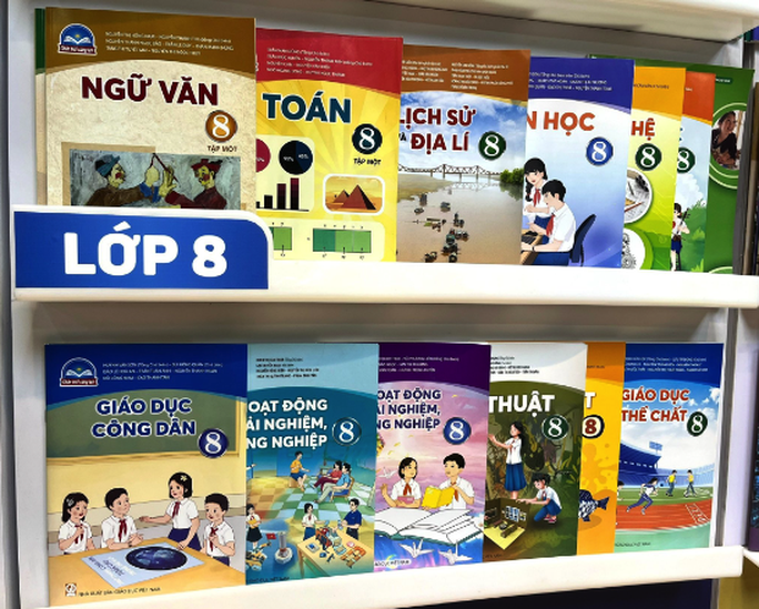 Bộ trưởng Nguyễn Kim Sơn nói gì về việc chi 100 tỉ phát triển thị trường và tập huấn SGK? - Ảnh 2.