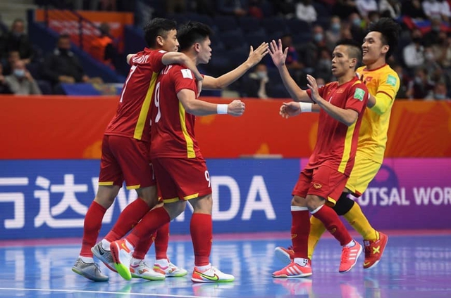 Tuyển futsal Việt Nam lập siêu phẩm, tạo nên cuộc rượt đuổi kịch tính trước Paraguay - Ảnh 2.