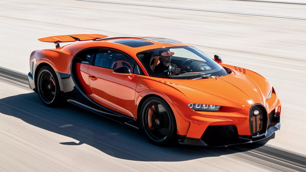 18 chủ xe Bugatti cầm lái Chiron ở tốc độ 400 km/h - Ảnh 10.