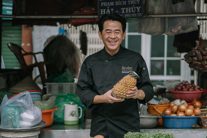Nhà hàng vừa nhận sao Michelin - Ănăn Saigon: Nâng tầm món Việt với bánh mì, tô phở giá 2,3 triệu đồng, nằm trong khu chợ cũ - Ảnh 2. Nhà hàng vừa nhận sao Michelin - Ănăn Saigon: Nâng tầm món Việt với bánh mì, tô phở giá 2,3 triệu đồng, nằm trong khu chợ cũ - Ảnh 2.