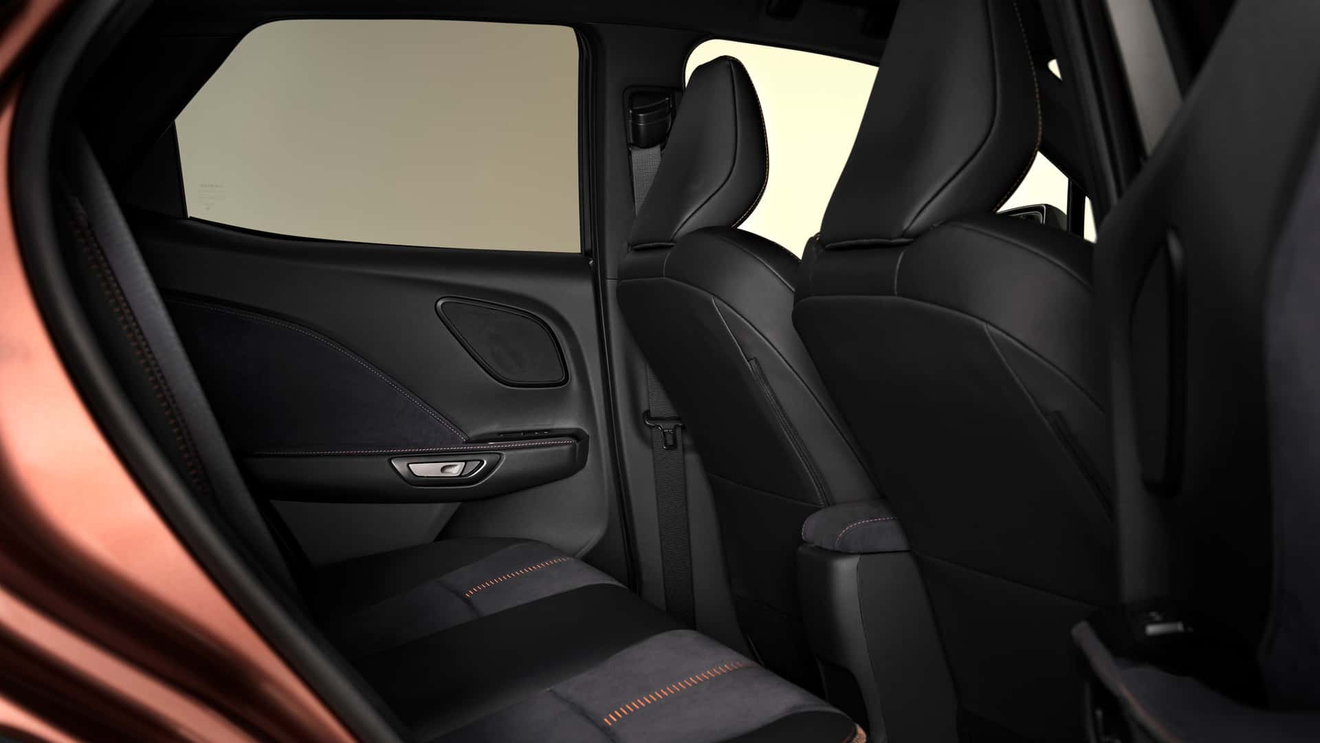 Ra mắt Lexus LBX - SUV nhỏ nhất của Lexus, bản hạng sang của Toyota Yaris Cross quen thuộc với người Việt - Ảnh 26.