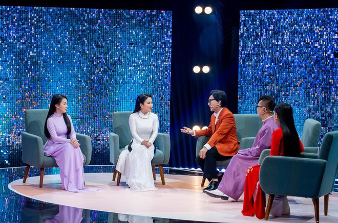 NSƯT Kim Tử Long: Chúng tôi đi tàu, đi đường mà khán giả thấy được là chặn lại, bắc ghế lên xem mặt - Ảnh 1. NSƯT Kim Tử Long: Chúng tôi đi tàu, đi đường mà khán giả thấy được là chặn lại, bắc ghế lên xem mặt - Ảnh 1.