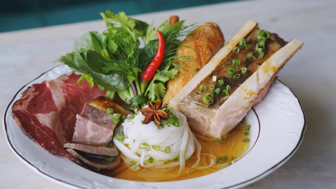 Nhà hàng vừa nhận sao Michelin – Ănăn Saigon: Nâng tầm món Việt với bánh mì, tô phở giá 2,3 triệu đồng, nằm trong khu chợ cũ