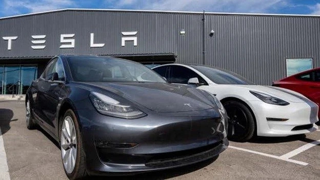 Elon Musk tri ân sau chuyến thăm Trung Quốc: Giảm 1000 USD nếu giới thiệu thành công người thân, bạn bè mua xe Tesla - Ảnh 1.
