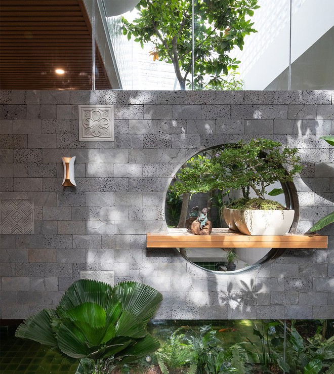 Độc lạ bên trong ngôi nhà dùng kính thay gạch, có 5 khu vườn - Ảnh 22. Độc lạ bên trong ngôi nhà dùng kính thay gạch, có 5 khu vườn - Ảnh 22.