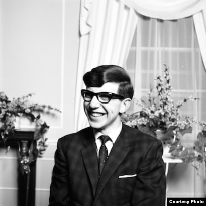 Ảnh hiếm tiết lộ diện mạo thời trẻ của loạt vĩ nhân nổi tiếng thế giới, từ Van Gogh đến Einstein đều gây bất ngờ - Ảnh 11. Ảnh hiếm tiết lộ diện mạo thời trẻ của loạt vĩ nhân nổi tiếng thế giới, từ Van Gogh đến Einstein đều gây bất ngờ - Ảnh 11.