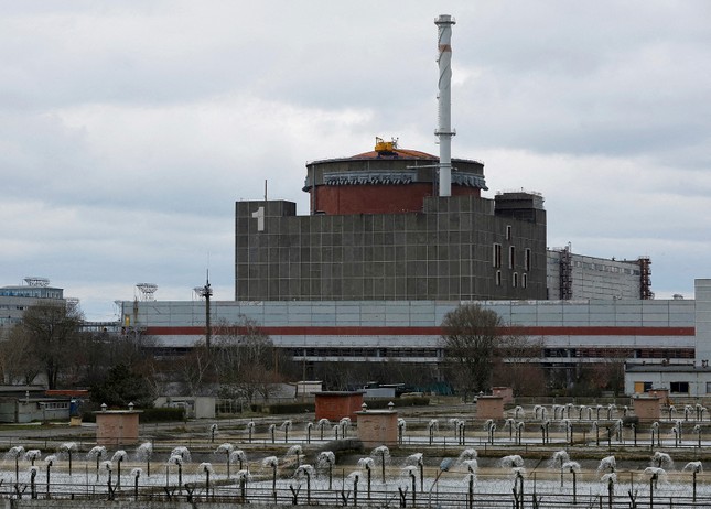 IAEA nói về tình hình nhà máy điện hạt nhân Zaporozhye sau vụ vỡ đập Nova Kakhovka - Ảnh 1.