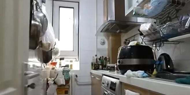 Bỏ khoảng 16 tỷ đồng, cặp vợ chồng trẻ mua căn nhà chỉ đủ diện tích vừa đứng vừa ăn: Cắn răng chịu khổ vì một nguyên do ai cũng đồng cảm - Ảnh 3. Bỏ khoảng 16 tỷ đồng, cặp vợ chồng trẻ mua căn nhà chỉ đủ diện tích vừa đứng vừa ăn: Cắn răng chịu khổ vì một nguyên do ai cũng đồng cảm - Ảnh 3.