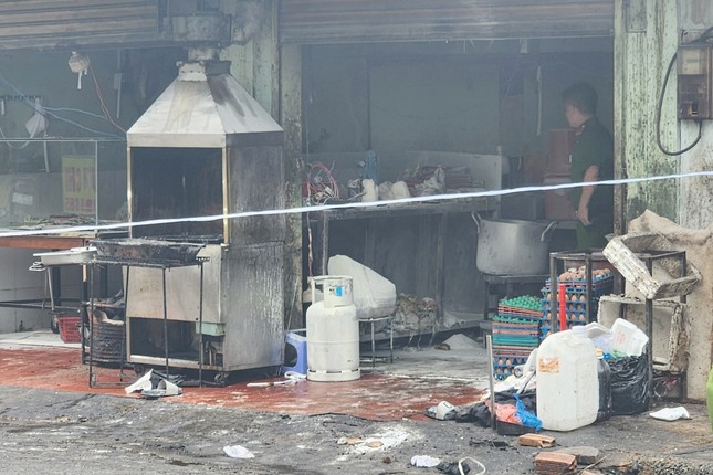 TPHCM: Cháy quán cơm do rò rỉ khí gas, 3 người bị bỏng - Ảnh 2.