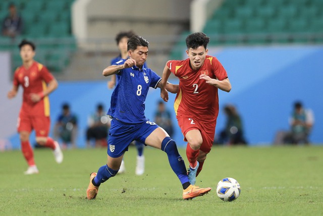 Nhà vô địch AFF Cup dính chấn thương, HLV Troussier sẽ trao nhiệm vụ quan trọng cho 2 ngôi sao U23 Việt Nam? - Ảnh 1.